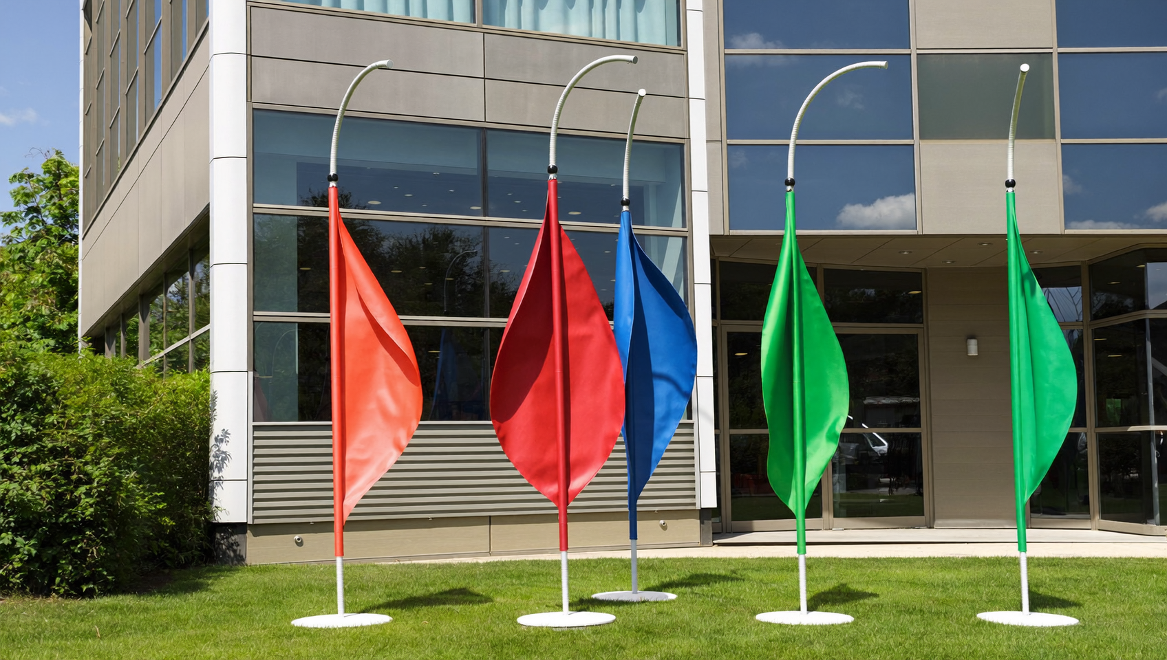 Le bandiere a goccia: uno strumento di comunicazione versatile ed efficace